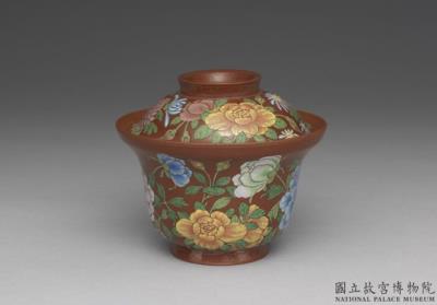 图片[2]-Yixing lidded cup with flowers of the four seasons in painted enamels, Qing dynasty, Kangxi reign (1662-1722)-China Archive